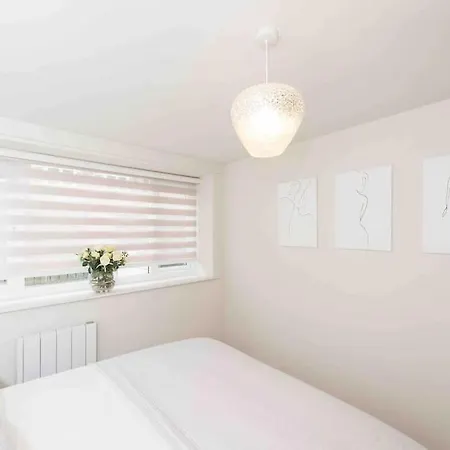 شقة Staycaysuk Garden Flat In The Heart Of Sleeps 2 *