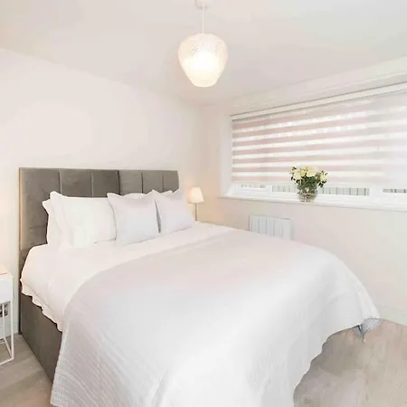 شقة Staycaysuk Garden Flat In The Heart Of Sleeps 2 هاروغايت