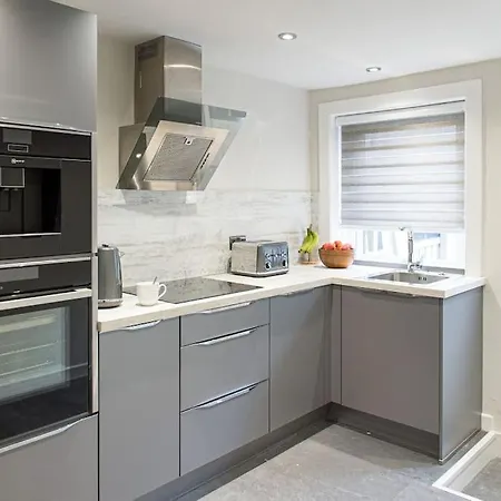 Staycaysuk Garden Flat In The Heart Of Sleeps 2 شقة