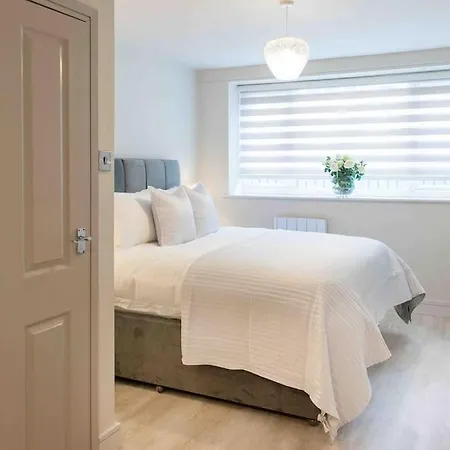 Staycaysuk Garden Flat In The Heart Of Sleeps 2 شقة