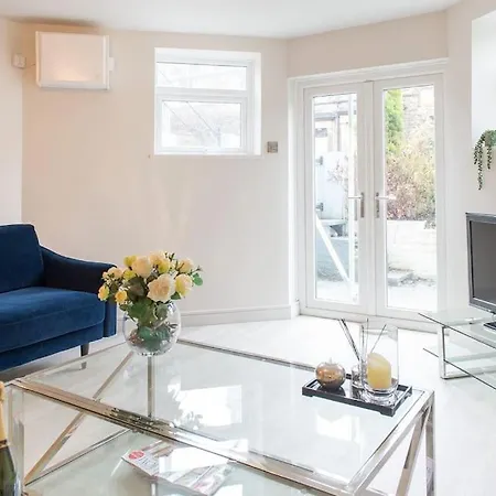 Staycaysuk Garden Flat In The Heart Of Sleeps 2 هاروغايت